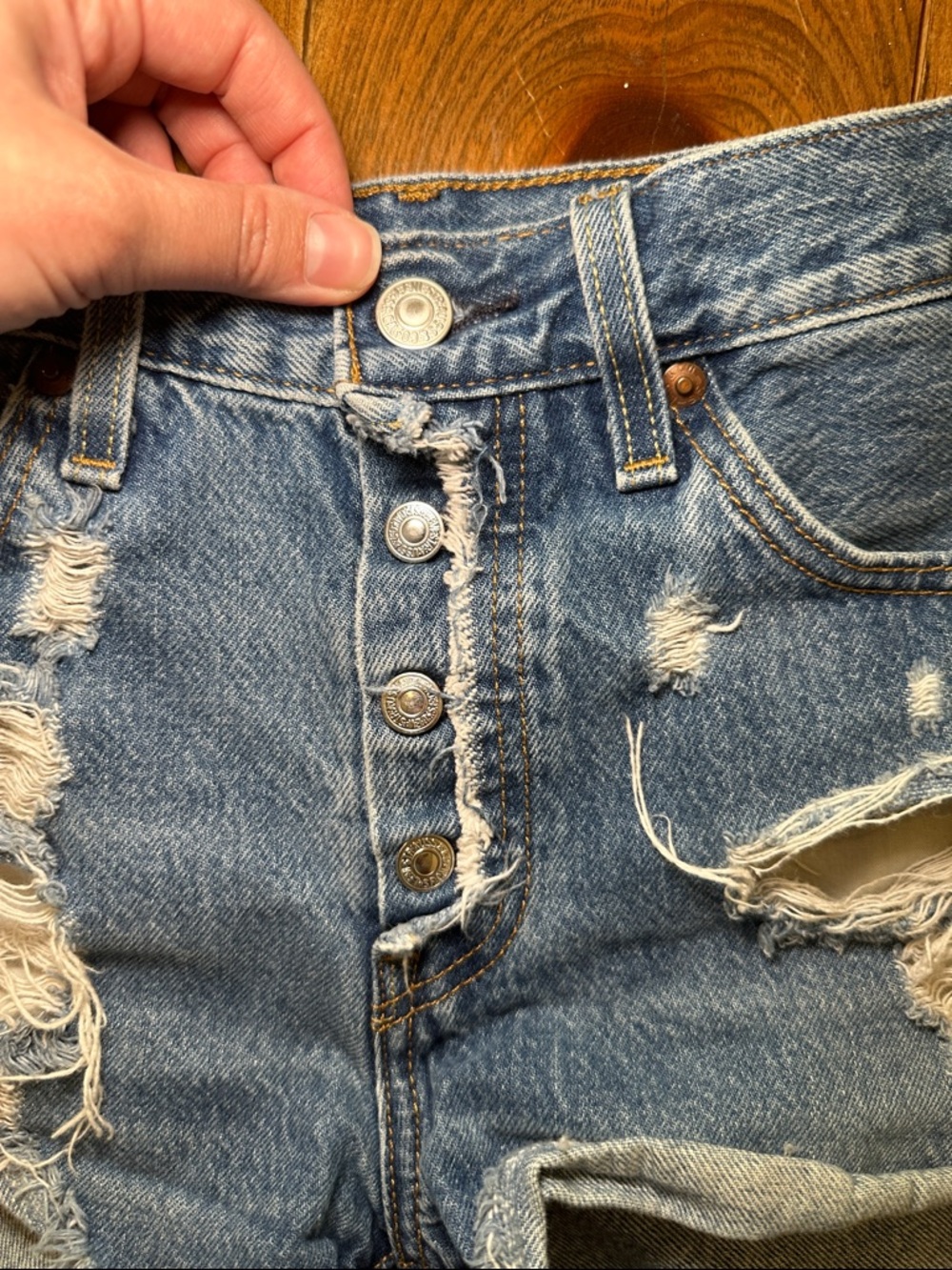Levis 501 Women's High Waisted Distressed Denim Shorts Size 26 - Picture 4 of 11
